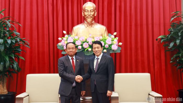 Bộ trưởng Lương Tam Quang chào mừng ngài Santibindit Chan Ean và Đoàn đại biểu cấp cao Bộ Nội vụ Campuchia sang thăm, làm việc tại Việt Nam.