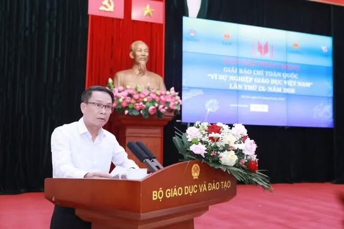 Nhà báo Nguyễn Đức Lợi, Phó Chủ tịch Thường trực Hội Nhà báo Việt Nam, Phó Trưởng Ban tổ chức phát biểu tại buổi lễ.