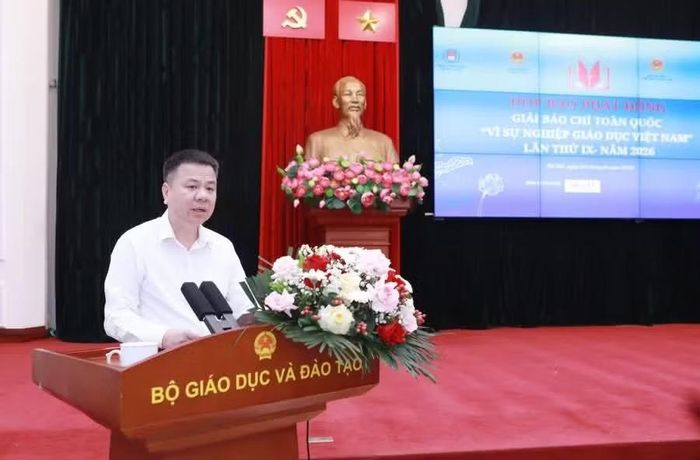 Nhà báo Triệu Ngọc Lâm, Tổng Biên tập Báo Giáo dục và Thời đại, Phó Trưởng Ban Thường trực Ban tổ chức phát biểu tại buổi lễ.