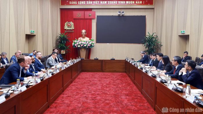 Hai bên thảo luận về phương hướng hợp tác trong thời gian tới.