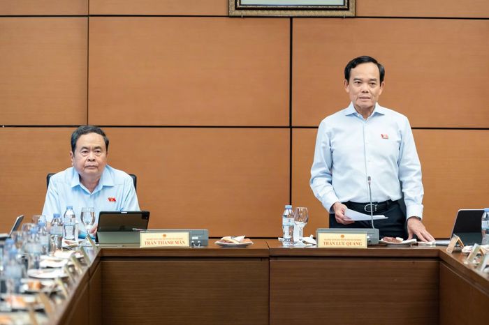 Bí thư Thành ủy TP Hồ Chí Minh Trần Lưu Quang điều hành thảo luận tại Tổ 2.