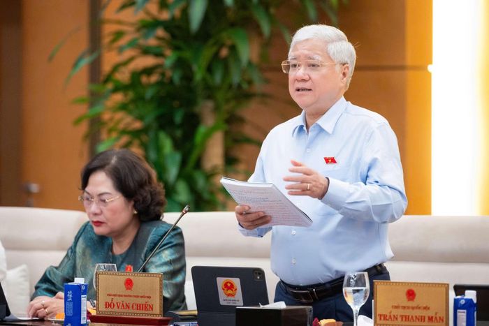 Phó Chủ tịch Thường trực Quốc hội Đỗ Văn Chiến đề nghị hai địa phương đặc biệt quan tâm đến đời sống của người dân tại vùng đồng bào dân tộc thiểu số, miền núi và những địa bàn còn khó khăn.