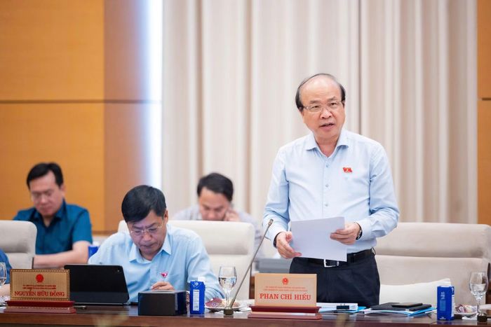 Chủ nhiệm Ủy ban Pháp luật và Tư pháp Phan Chí Hiếu cho biết, Ủy ban tán thành với sự cần thiết thành lập thành phố Quảng Ninh, thành lập 12 phường thuộc tỉnh Bắc Ninh và thành lập thành phố Bắc Ninh.