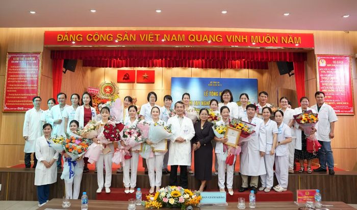 Ban giám đốc Bệnh viện 30-4 và các đại biểu cùng các thí sinh.