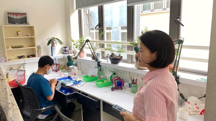 Hà Nội đã tiến hành kiểm tra các cơ sở làm răng giả.