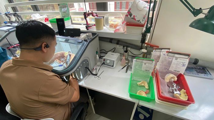 Tỷ lệ cơ sở sản xuất, kinh doanh răng giả ở mức cao.