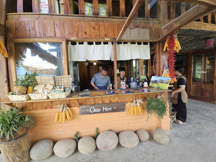 Quán là điểm đến hút khách. Ảnh: Tuệ Nhi