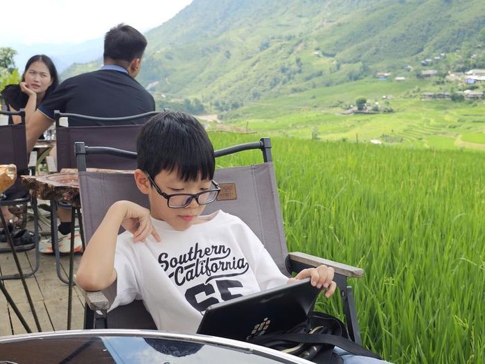 11h trưa nhưng thời tiết vẫn vô cùng mát mẻ. Ảnh: Tuệ Nhi