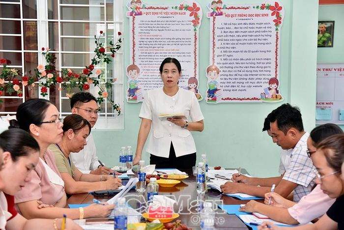 Đồng chí Tô Việt Thu, Bí thư Đảng ủy, Chủ tịch HĐND phường Bạc Liêu, đề nghị các trường tạo chuyển biến rõ nét trong triển khai thực hiện Nghị quyết số 71 của Bộ Chính trị về đột phá phát triển giáo dục và đào tạo.