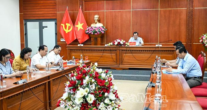 Phó Chủ tịch UBND tỉnh Ngô Vũ Thăng và các đại biểu tham dự hội nghị tại điểm cầu Cà Mau.