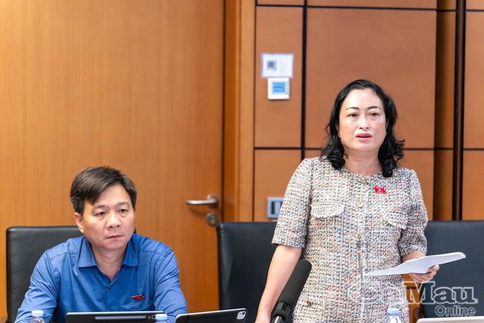 Đại biểu Trần Thị Hoa Ry đề nghị hoàn thiện cơ chế phổ biến, giáo dục pháp luật theo hướng thực chất, tăng cường chuyển đổi số và nâng cao khả năng tiếp cận pháp luật của các nhóm yếu thế.