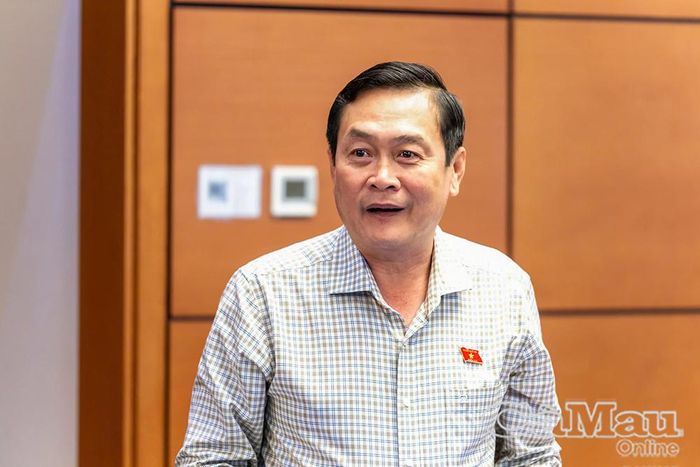 Đại biểu Hồ Việt Triều đề xuất hoàn thiện các quy định về kiểm soát, ngăn chặn và tổ chức lực lượng nhằm nâng cao hiệu quả thực thi Luật Phòng, chống phổ biến vũ khí hủy diệt hàng loạt.