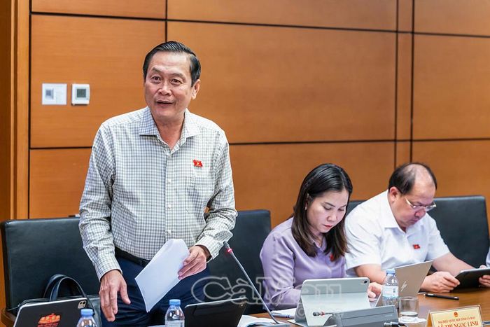 Đại biểu Hồ Việt Triều kiến nghị rút ngắn thời gian giải quyết bồi thường.