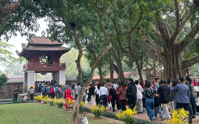 7 tháng năm 2026, Hà Nội đón khoảng 21,16 triệu lượt khách, tăng 15% so với cùng kỳ năm 2025. Ảnh: N.LY