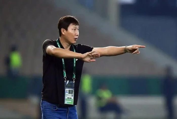 Hàng loạt CĐV trên trang ASEAN Football cũng dành những lời có cánh cho quyết định nhân sự của HLV Kim Sang Sik. Ảnh tư liệu