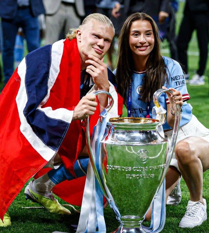Erling Haaland cùng bạn gái Isabel Haugseng Johansen lựa chọn giữ con trai tránh xa sự chú ý của truyền thông
