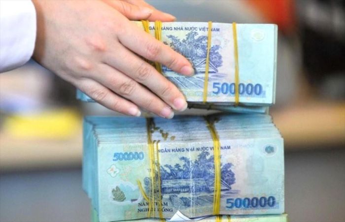 Nhìn chung, biểu lãi suất cho thấy các ngân hàng tiếp tục ưu tiên mức lãi suất cao ở các kỳ hạn từ 6-24 tháng, trong khi lãi suất ngắn hạn vẫn phổ biến dưới 5%/năm. Ảnh minh họa