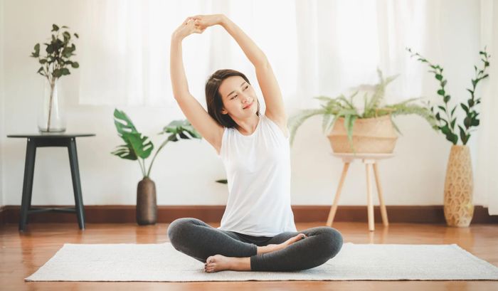 Bạn nên duy trì thói quen tập luyện bằng các bài tập trong nhà nhẹ nhàng