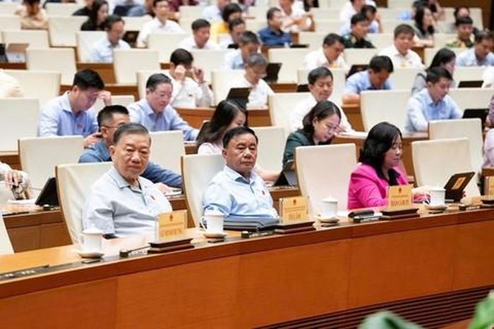 Tổng Bí thư, Chủ tịch nước Tô Lâm và các đồng chí lãnh đạo, ĐBQH tại hội trường