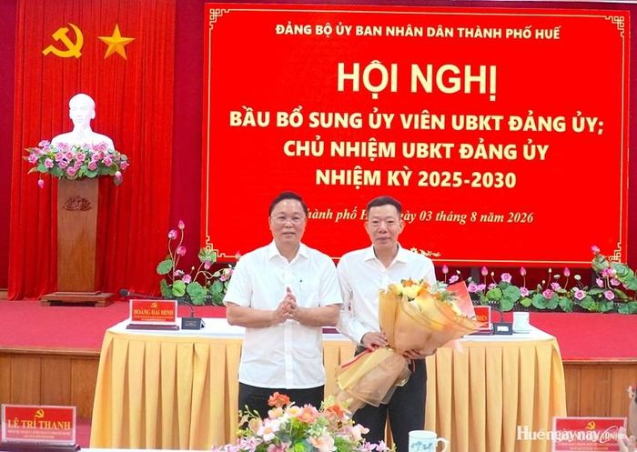 Đồng chí Hà Văn Tuấn, Thành ủy viên, Phó Chủ tịch UBND thành phố đã được tín nhiệm bầu giữ chức Chủ nhiệm Ủy ban Kiểm tra Đảng ủy UBND thành phố Huế nhiệm kỳ 2025 - 2030.