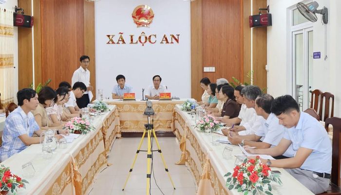 Quang cảnh cuộc họp