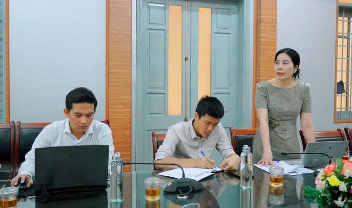  bà Phan Thị Hạnh – Văn phòng Đăng ký đất đai tỉnh Đắk Lắk, đại diện Đoàn công tác Ban Chỉ đạo 1136 phát biểu kết luận buổi làm việc. 