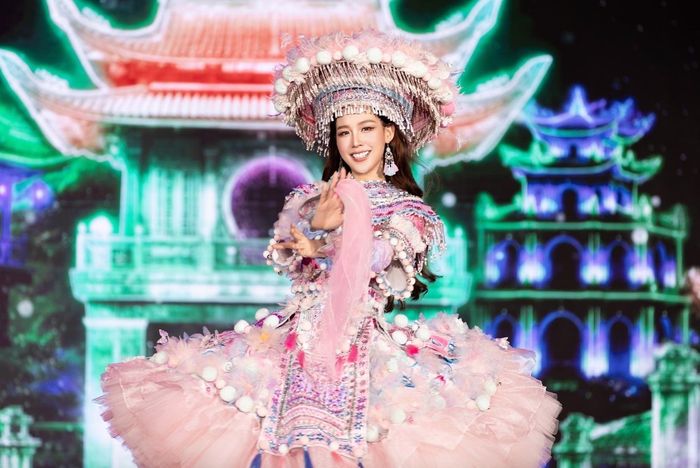 Trang phục Bảo Ngọc sẽ mặc tại phần thi “Dances of the World”.