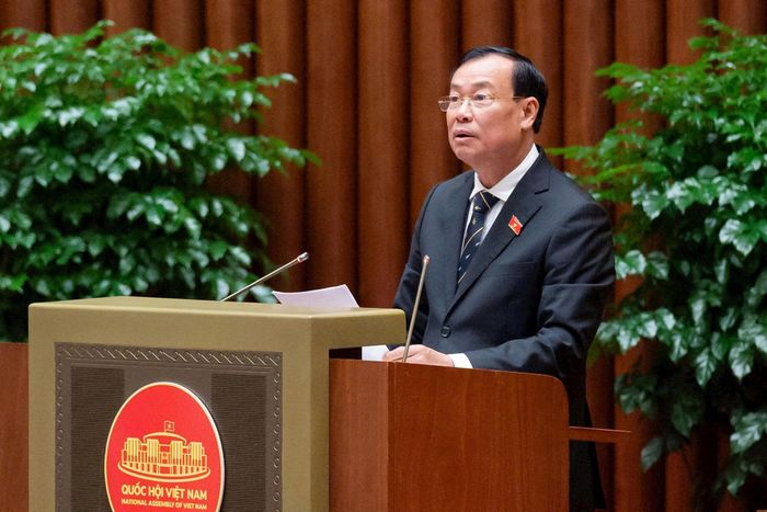 Chủ nhiệm Ủy ban Quốc phòng - An ninh và Đối ngoại của Quốc hội Lê Tấn Tới báo cáo thẩm tra. Ảnh: media.quochoi.vn