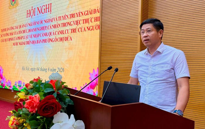 Phó Chủ tịch UBND phường Ô Chợ Dừa Nguyễn Đình Phương phát biểu. Ảnh: Võ Giang