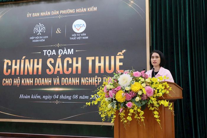 Phó Chủ tịch UBND phường Hoàn Kiếm Nguyễn Hồng Trang phát biểu khai mạc tọa đàm. Ảnh: PV