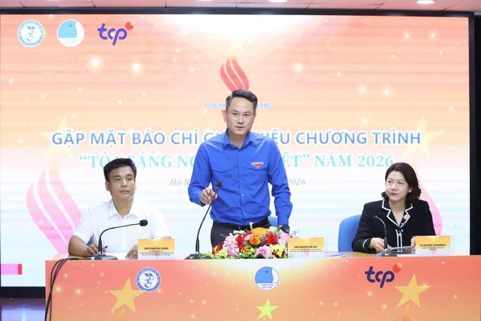 Ban tổ chức thông tin tới báo chí chương trình. Ảnh: Hải Lâm