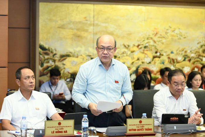 Đại biểu Quốc hội Huỳnh Quyết Thắng (Đoàn thành phố Hà Nội) thảo luận tại Tổ, chiều 4-8. Ảnh: Như Ý