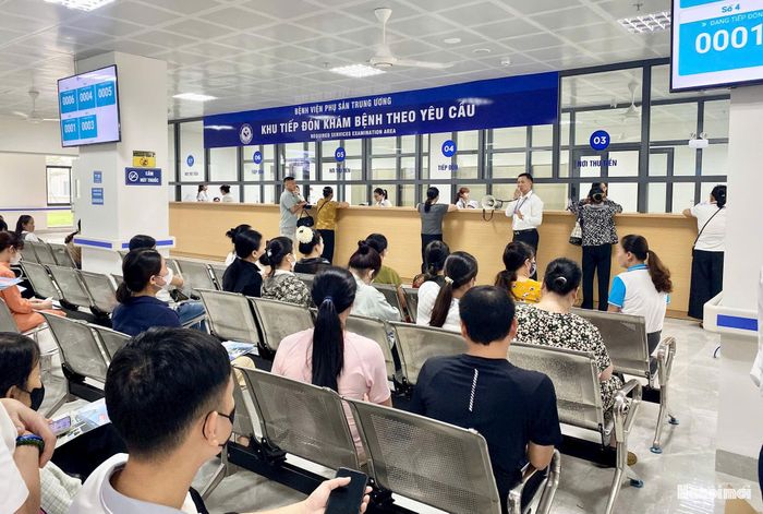 Ngay trong ngày đầu đi vào hoạt động, cơ sở 2 của BV Phụ sản Trung ương đã đón tiếp nhiều bệnh nhân tới khám, điều trị. Ảnh: PV