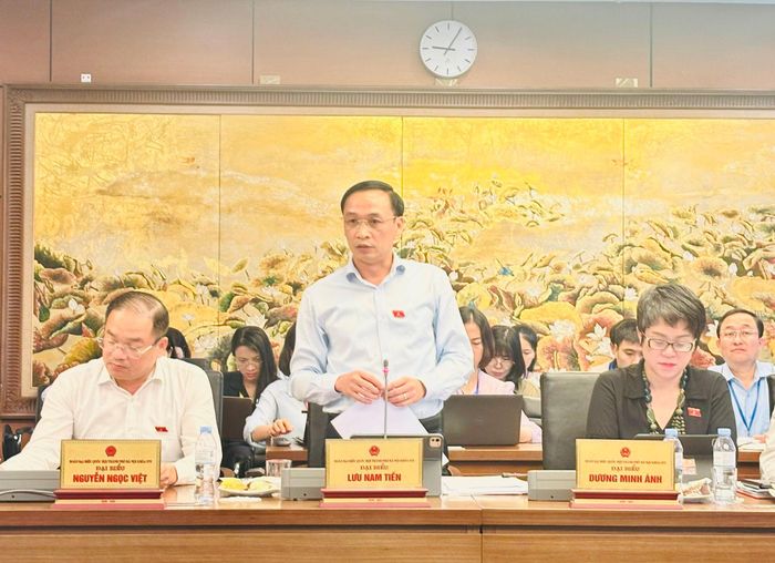 Đại biểu Lưu Nam Tiến phát biểu thảo luận. Ảnh: Vân Hà