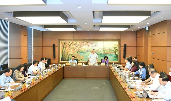 Quang cảnh phiên thảo luận tổ tại Đoàn Hà Nội, sáng 4-8. Ảnh: Hồ Như Ý