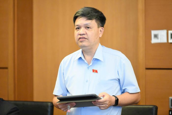 Đại biểu Tạ Đình Thi (Đoàn Hà Nội) phát biểu thảo luận Tổ chiều 4-8. Ảnh: Như Ý