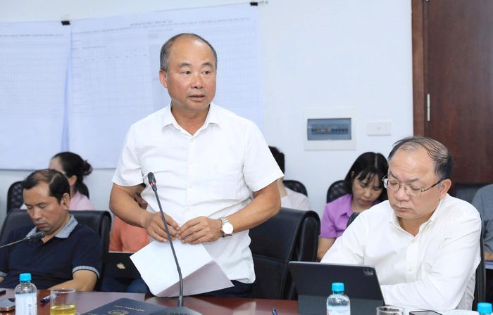 Phó Giám đốc Sở Nông nghiệp và Môi trường Hà Nội Nguyễn Đình Hoa phát biểu tại cuộc làm việc. Ảnh: Hồng Thái
