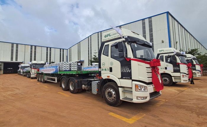 Lâm Đồng công bố sản phẩm nhôm thỏi đầu tiên của Việt Nam được sản xuất tại Công ty TNHH Luyện Kim Trần Hồng Quân. Ảnh: PV