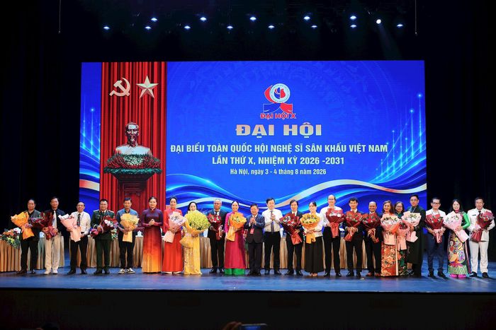 Ban Chấp hành Hội Nghệ sĩ sân khấu Việt Nam nhiệm kỳ 2026-2031 ra mắt đại hội. Ảnh: Phạm Tuấn Anh