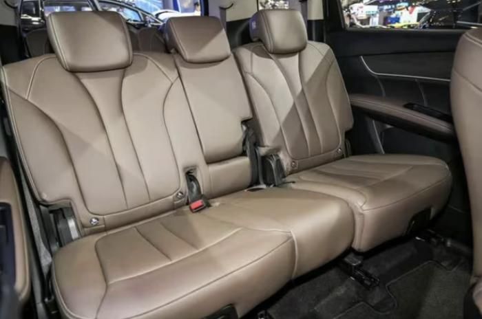 , BYD M6 DM được bố trí 7 chỗ ngồi tiêu chuẩn.