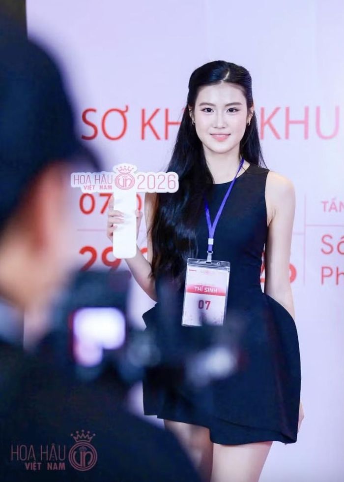 Phạm Vân Hà sinh năm 2008, đến từ Hải Phòng, thuộc nhóm thí sinh nhỏ tuổi nhất ở khu vực miền Bắc bước vào vòng Chung khảo toàn quốc Hoa hậu Việt Nam 2026.