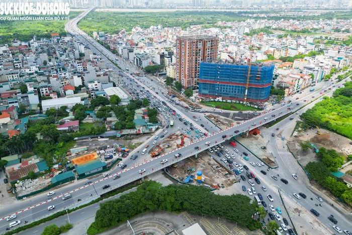 Dự án hầm chui Cổ Linh được khởi công từ tháng 10/2025 tại nút giao Cổ Linh - cầu Vĩnh Tuy (phường Long Biên, Hà Nội), có tổng mức đầu tư khoảng 750 tỷ đồng. Đây là một trong những công trình giao thông trọng điểm của Thủ đô.