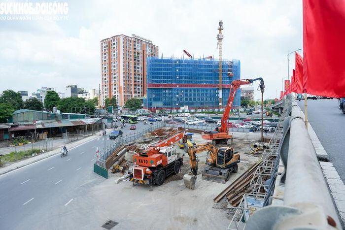 Dự án sẽ tiến hành xén hè, điều chỉnh dải phân cách giữa, mở rộng làn đường bên phải và bên trái các đường xung quanh nút giao đảm bảo mở rộng tối đa mặt đường hai bên; xây dựng hạ tầng kỹ thuật, cây xanh, đèn tín hiệu, sơn kẻ và tổ chức giao thông tổng thể nút giao đảm bảo an toàn, mỹ quan đô thị.