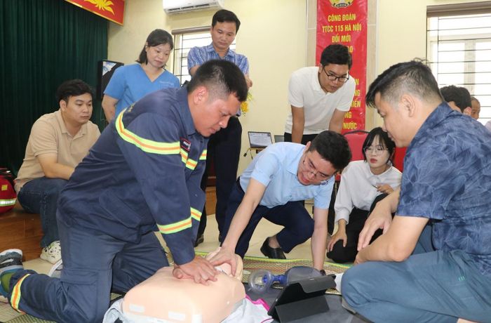 Khóa tập huấn về cấp cứu ngoại viện. (Ảnh: Anh Thu)