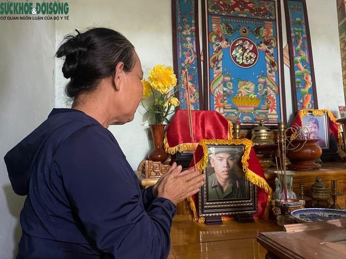 Bà Vân vẫn luôn nhớ lời dặn của ba, phải tìm được hài cốt của người anh cả liệt sĩ.