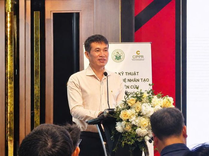 PGS.TS. Phạm Việt Cường, Trung tâm Nghiên cứu Chính sách và Phòng chống Chấn thương (CIPPR), Trường Đại học Y tế Công cộng, chia sẻ tại Hội thảo kỹ thuật ứng dụng trí tuệ nhân tạo trong nghiên cứu an toàn giao thông tại Việt Nam. Ảnh: Quỳnh Mai.