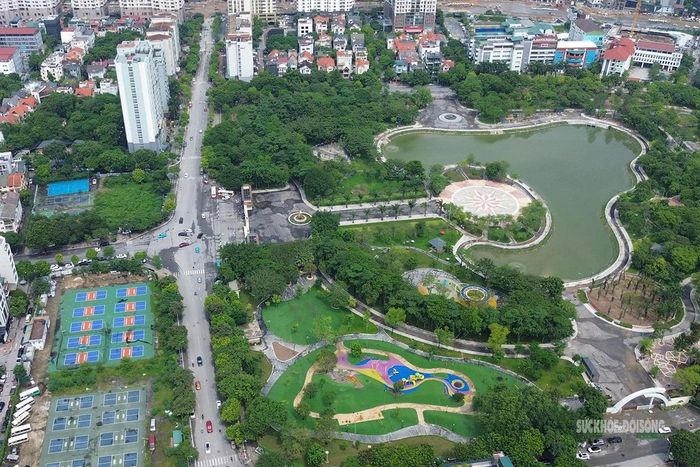 Toàn cảnh Công viên Cầu Giấy và các tuyến đường bao quanh. Ảnh: T.Anh
