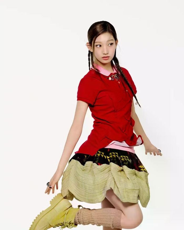  Seoyeon từng được truyền thông Hàn Quốc nhắc đến trong những bài viết về chị gái Jihyo, cùng với những tấm ảnh pre-debut và tin đồn sẽ đảm nhận vị trí main vocal. 