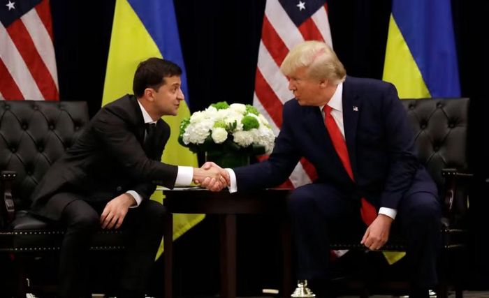 Việc thay đổi đại sứ tại Washington diễn ra vào thời điểm Ukraine tiếp tục vận động Mỹ tăng cường viện trợ quân sự, đặc biệt là các tổ hợp tên lửa phòng không Patriot nhằm đối phó các đợt tập kích của Nga.