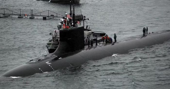 Trong khi đó tàu ngầm mang tên lửa đạn đạo liên lục địa phóng từ dưới nước (SLBM) lớp Columbia là ưu tiên hàng đầu khác của Hải quân Mỹ. Chúng dự kiến sẽ thay thế hạm đội tàu ngầm hạt nhân lớp Ohio, vốn chịu trách nhiệm về thành phần răn đe hạt nhân trên biển.